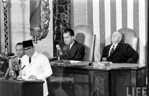 Bung Karno ketika berpidato di Sidang Majelis Umum Ke-15 Perserikatan Bangsa-Bangsa, 30 September 1960. Foto: Life