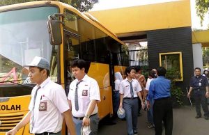 bus sekolah