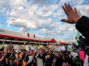 AS Larang Warga 8 Negara Islam Ini Masuk Bawa Gadget