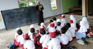 Kebijakan Zonasi dalam Sistem Pendidikan Indonesia Menguntungkan Atau Merugikan