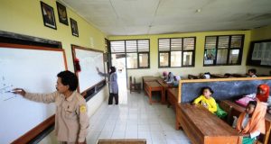 Suasana belajar di di sebuah sekolah di Tajur Cibinong Jawa Barat