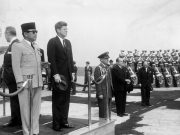 President John F. Kennedy salah satu dari sedikit orang Amerika yang menjadi sahabat Bung Karno.
