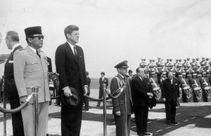 President John F. Kennedy salah satu dari sedikit orang Amerika yang menjadi sahabat Bung Karno.