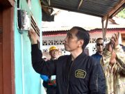 Jokowi Targetkan 100.000 Sambungan Listrik Gratis di Jabar