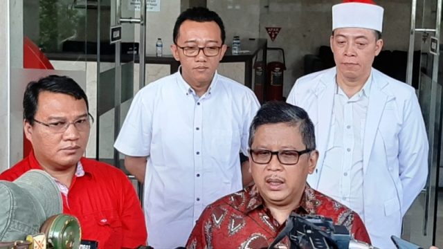 Hasto: PDI Perjuangan Berada di Belakang Presiden Jokowi - Koran Sulindo