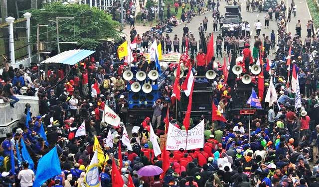 Aksi Unjuk Rasa di Depan Gedung DPR, Senayan Jakarta.