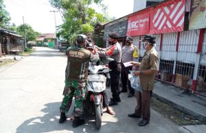 Petugas gabungan dari Polri, TNI, Kejaksaan Tinggi, Pengadilan Tinggi serta Pemprov DKI Jakarta menggelar Operasi Yustisi terhadap pelanggaran protokol kesehatan virus corona atau Covid-19.