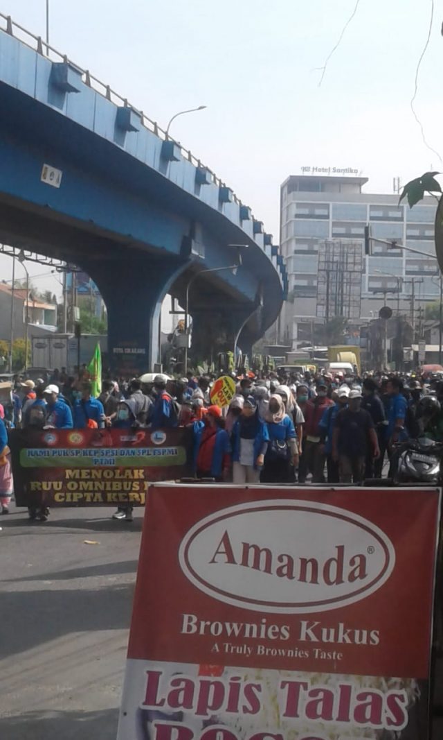 Sikap Kapolri seolah tak menghargai hak-hak buruh yang tertuang dalam undang-undang, seperti hak unjuk rasa dan mogok kerja.