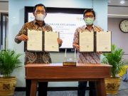 Direktur Hubungan Kelembagaan BNI Sis Apik Wijayanto (kiri) dan Direktur Keuangan Taspen Patar Sitanggang (kanan) menandatangani Perjanjian Kerjasama Kustodian di Jakarta, (15 Januari 2021). BNI mendapatkan kepercayaan menjadi pemberi jasa kustodian untuk mengelola asset-aset Taspen. Asset Under Custody (AUC) BNI per bulan Desember 2020 mencapai Rp 270,5 triliun dengan total nasabah mencapai lebih dari 200 institusi.