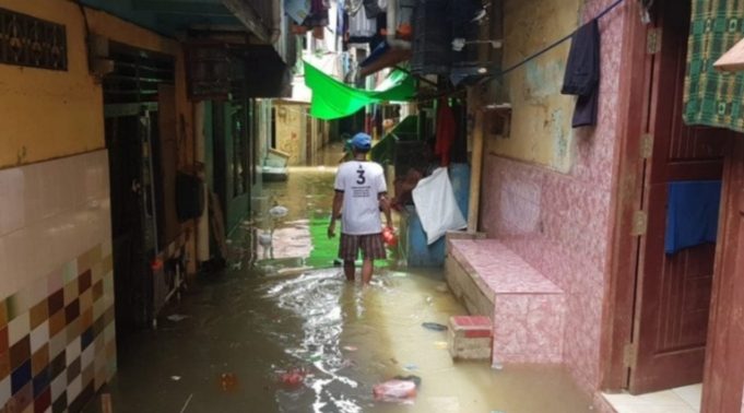 Banjir Rendam Kawasan Kebon Pala, Ketinggian Air 1 Meter - Koran Sulindo