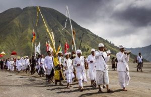 Upacara Kasada masyarakat Hindu Tengger