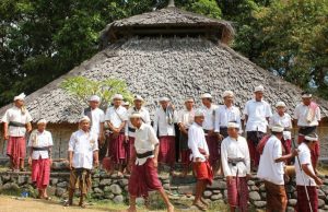 Warga-Masyarakat-Penganut-Islam-Wetu-Telu