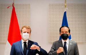 Presiden RI Joko Widodo dan Presiden Perancis Emmanuel Macron di KTT G20 Roma Italy