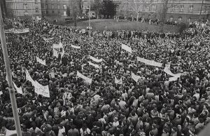 Velvet Revolution-Tres Bohemes