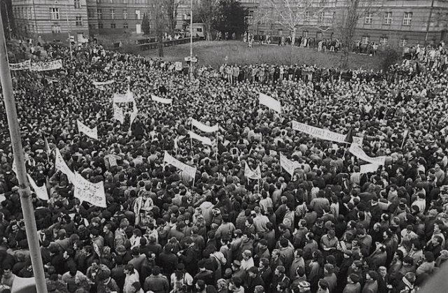 Velvet Revolution-Tres Bohemes