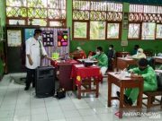 Arsip foto - Sejumlah siswa mengikuti Pembelajaran Tatap Muka (PTM) terbatas di SDN 3 Manggarai, Jakarta Selatan, Jumat (9/4/2021). ANTARA/Dewa Ketut Sudiarta Wiguna.