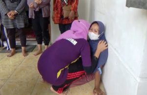 Marwatul, ibu dari korban meninggal pasca vaksinasi Covid-19 Naura Sabrina Galiya - Sindo