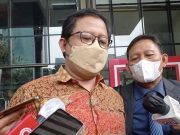 Dosen Universitas Negeri Jakarta (UNJ) yang juga aktivis 98, Ubedilah Badrun di Gedung Merah Putih KPK, Jakarta, Senin (10/1/2022).(Irfan Kamil) - Kompas