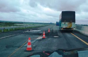 Kerusakan parah yang terjadi di Jalan Tol Trans Sumatera ruas Terpeka - Momentum