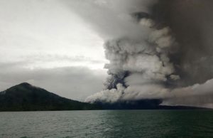 Erupsi Gunung Anak Krakatau - ( AFP/STR)