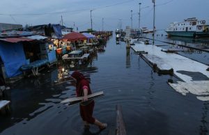 Ilustrasi, Banjir rob akibat pasang air laut di pesisir Jakarta - Kompas