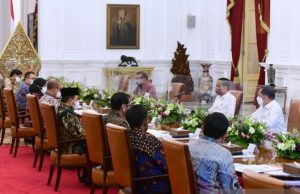 Presiden Joko Widodo menerima Ketua dan Anggota Komisi Pemilihan Umum (KPU) di Istana Merdeka, Jakarta, Senin (30/5) - Antara