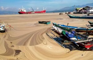 Limbah yang menyerupai gel kembali muncul di Teluk Bima, Kabupaten Bima, Nusa Tenggara Barat (NTB) - Liputan6