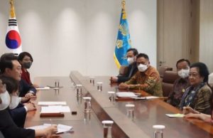 Presiden Korea Selatan, Yoon Suk-yeol, melakukan pertemuan dengan Presiden kelima Indonesia, Megawati Soekarnoputri, di Istana Kepresidenan Korea di Seoul, Rabu pagi waktu setempat (11/5). (ANTARA/HO-PDI Perjuangan)