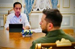 Suasana pertemuan empat mata antara Presiden Ukraina Volodymyr Zelenskyy dan Presiden Joko Widodo di Istana Maryinsky, Kyiv pada Rabu (29/6). - Dok. Sekretariat Presiden