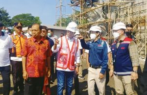 enteri Perhubungan Budi Karya Sumadi bersama Gubernur Bali mengecek progres pembangunan Pelabuhan Sanur, Bali pada Sabtu (4/6) - Detik