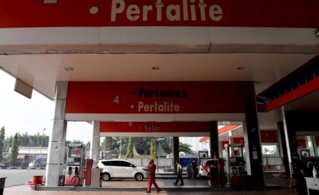 Ilustrasi, penjualan pertalite di SPBU Pertamina - Detik