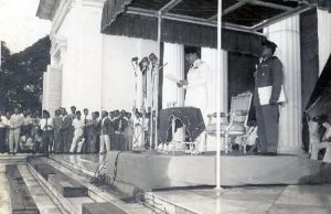 Presiden Soekarno membacakan Dekrit 5 Juli 1959 (Kementerian Penerangan)