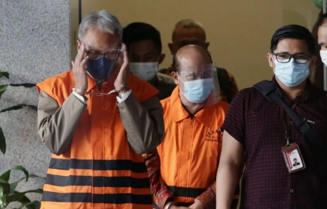 Dua terdakwa kasus E-KTP Isnu Edhi Wijaya dan Husni Fahmi. - Liputan6