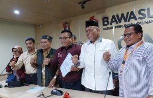 Partai Ummat melapor ke Bawaslu RI terkait sengketa proses pemilihan umum usai tidak lolos menjadi partai politik peserta Pemilu 2024. ANTARA/Boyke Ledy Watra.