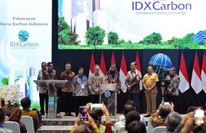 Presiden Jokowi meluncurkan sekaligus membuka Perdagangan Perdana Bursa Karbon Indonesia, di BEI, di Jakarta, Selasa (26/09/2023). (Foto: Humas Setkab/Agung)