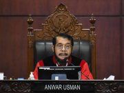 Ketua MK Anwar Usman saat memimpin jalannya sidang di Gedung MK, Jakarta. (Foto: Istimewa)