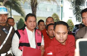 Anggota III BPK RI Achsanul Qosasi ditahan Kejaksaan Agung setelah ditetapkan menjadi tersangka (dok. Kejagung)