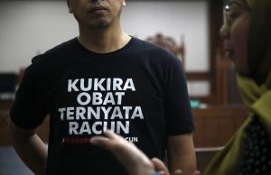Orang tua korban kasus gagal ginjal akut pada sidang gugatan class action di Pengadilan Negeri Jakarta Pusat, Jakarta, Selasa (18/7/2023). KOMPAS/HERU