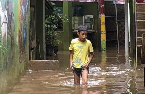 Banjir di daerah Kebon Pala, Jakarta Timur - Warta Kota