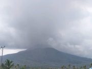 Asap tebal di gunung api Lewotobi Laki-laki, Kabupaten Flores Timur, Nusa Tenggara Timur (NTT) pada Minggu (7/1/2024) pagi.(Dokumen PGA Lewotobi Laki-laki)