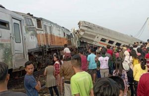 Tabrakan kereta api antara KA Turangga dan KA Lokal Bandung Raya di petak Stasiun Cicalengka, Jumat 5 Januari 2024 - X