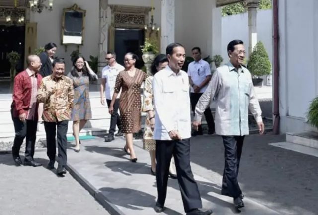 Presiden Joko Widodo bersama Sri Sultan Hamengkubuwono X di Keraton Yogyakarta, Foto Biropers Sekpres