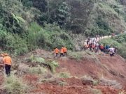 Longsor melanda Jalan Poros Desa Bonglo, Kecamatan Bastem Utara, Kabupaten Luwu, Sulsel, Senin (26/2/2024). Dok BPBD Sulsel)