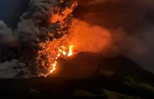 Erupsi eksplosif yang terjadi pukul 00.38 Wita pada Gunung Ruang di Kabupaten Sitaro, Sulawesi Utara, Rabu (17/4/2024) - PVMBG