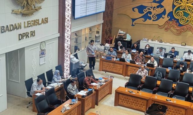 Rapat pleno Badan Legislasi DPR terkait revisi Undang-Undang Kementerian Negara di Gedung Parlemen, Senayan - Jakarta, Kamis (16/5/2024).