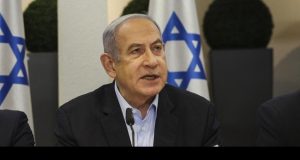 Perdana Menteri Israel Benjamin Netanyahu membubarkan Kabinet Perang menyusul pengunduran diri pemimpin oposisi Benny Gantz. (AFP/Ronen Zvulun)