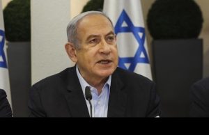 Perdana Menteri Israel Benjamin Netanyahu membubarkan Kabinet Perang menyusul pengunduran diri pemimpin oposisi Benny Gantz. (AFP/Ronen Zvulun)