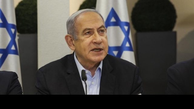 Perdana Menteri Israel Benjamin Netanyahu membubarkan Kabinet Perang menyusul pengunduran diri pemimpin oposisi Benny Gantz. (AFP/Ronen Zvulun)