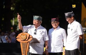 Menteri Pekerjaan Umum dan Perumahan Rakyat (PUPR) Basuki Hadimuljono saat menghadiri acara Banyuwangi Etno Carnival 2024. (Sumber: web PUPR)