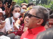 Hasto Kristiyanto saat menghadiri upacara Kemerdekaan di Halaman Masjid At-Taufiq, Lenteng Agung Jakarta Selatan (17/08). (Foto: Sulindo/Iqyanut Taufik)